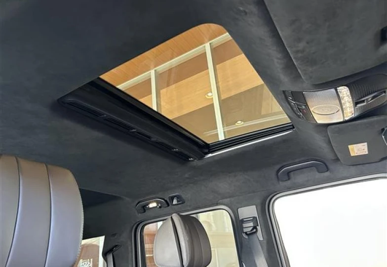 Mercedes G-class Black