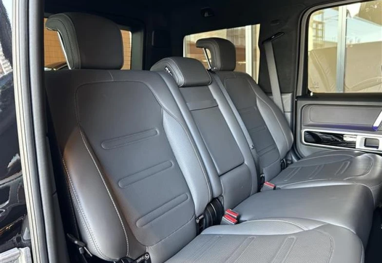 Mercedes G-class Black