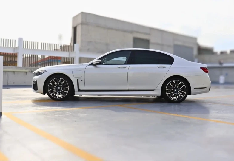 BMW 7 series Белый