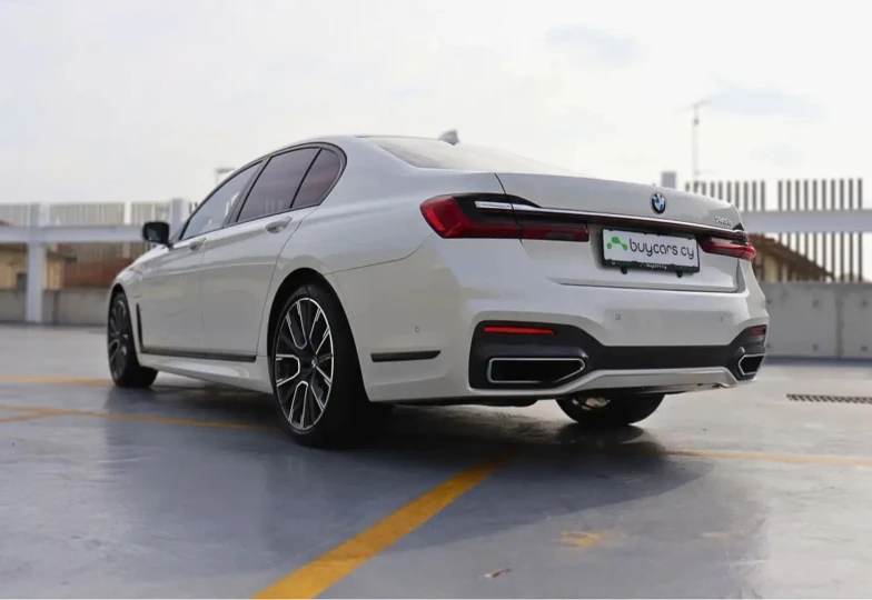 BMW 7 series Белый