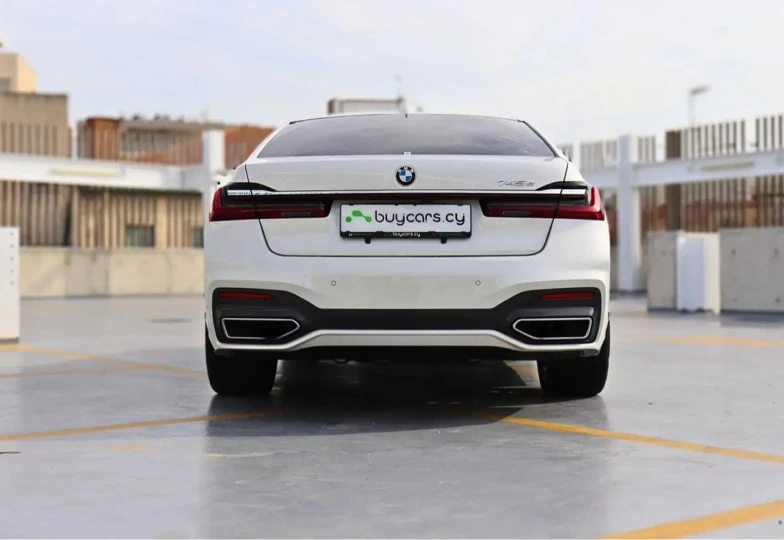 BMW 7 series Белый