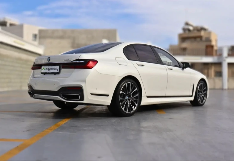 BMW 7 series Белый
