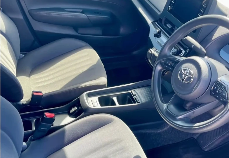 Toyota Aqua Серый