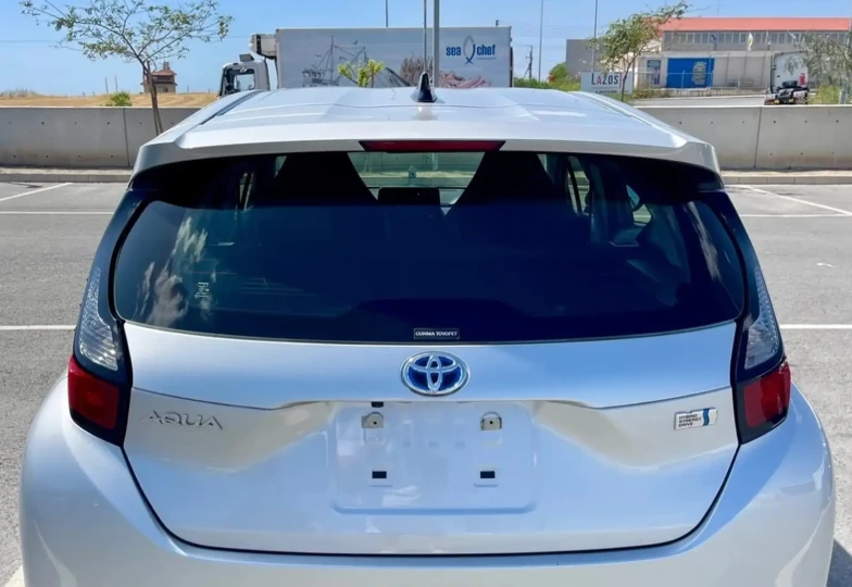 Toyota Aqua Серый