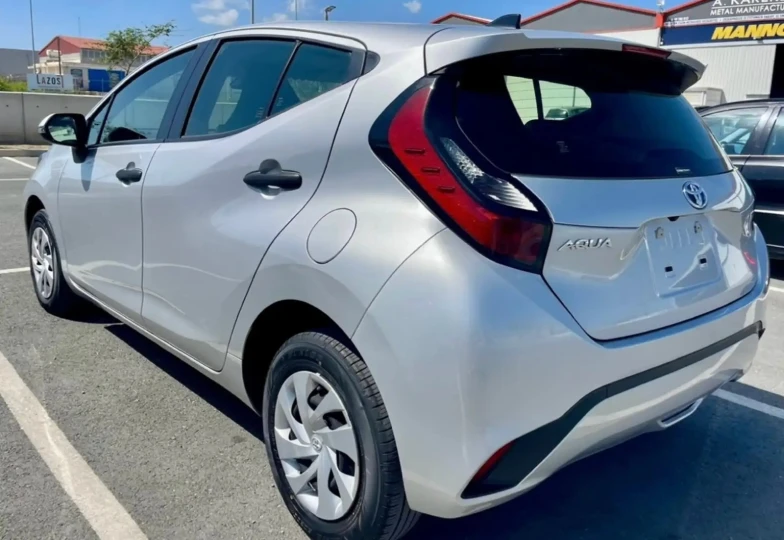 Toyota Aqua Серый