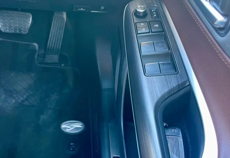 Toyota Harrier Black