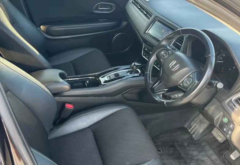 Honda Vezel Черный