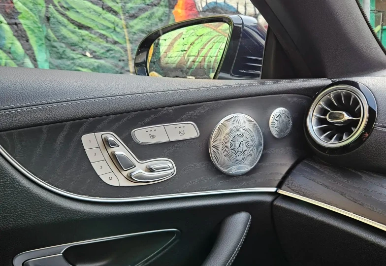 Mercedes E-class Blue