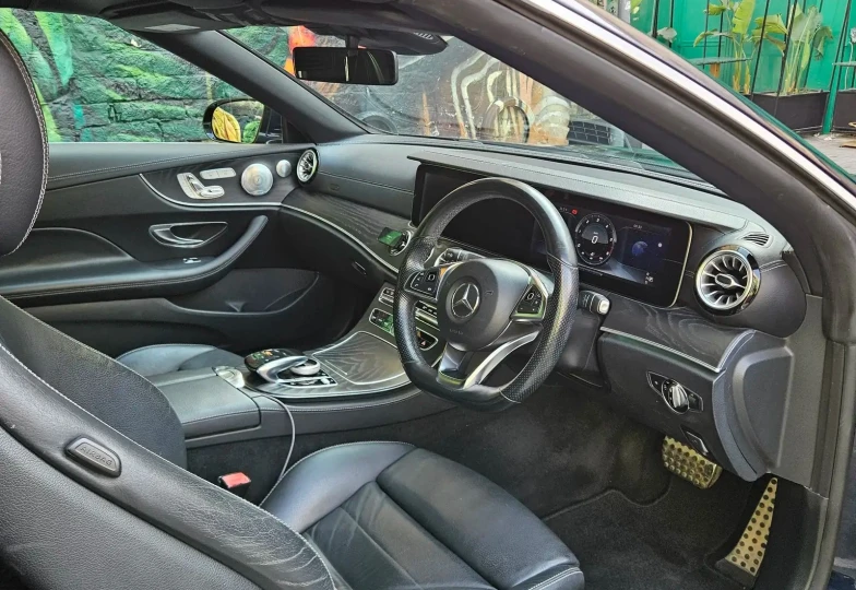 Mercedes E-class Blue