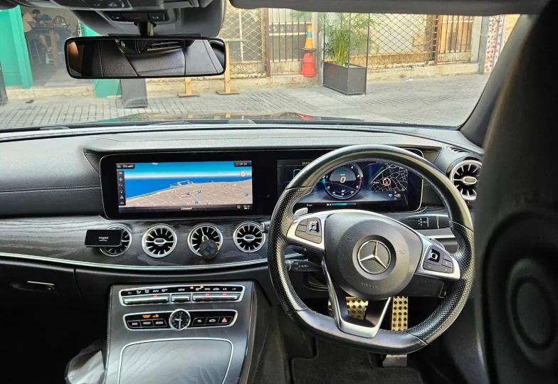 Mercedes E-class Blue