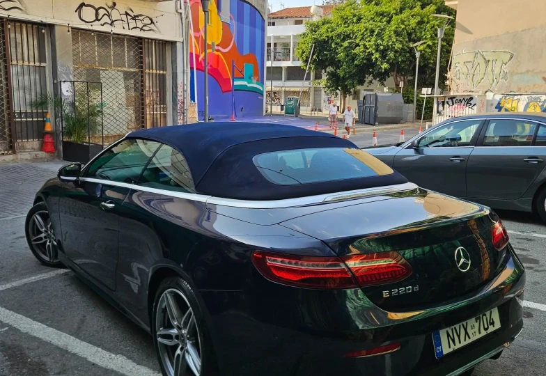 Mercedes E-class Blue