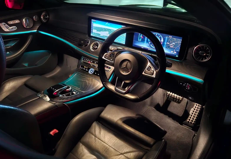 Mercedes E-class Blue