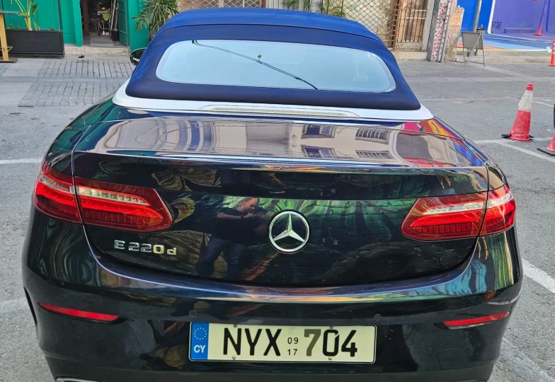 Mercedes E-class Blue