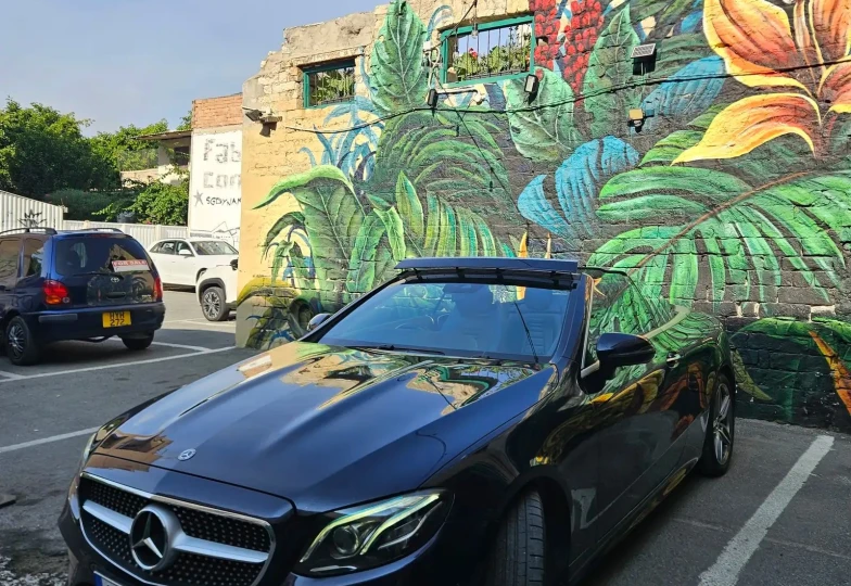 Mercedes E-class Blue
