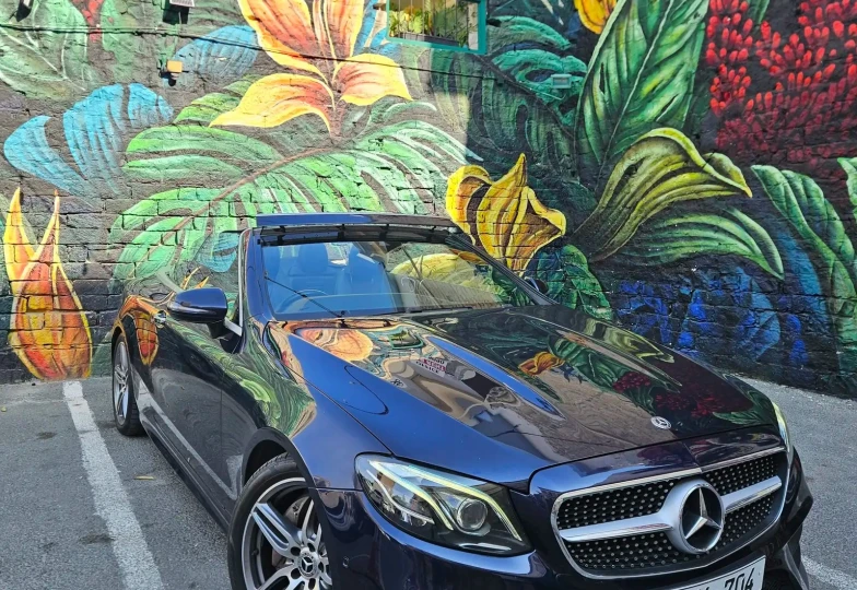 Mercedes E-class Blue