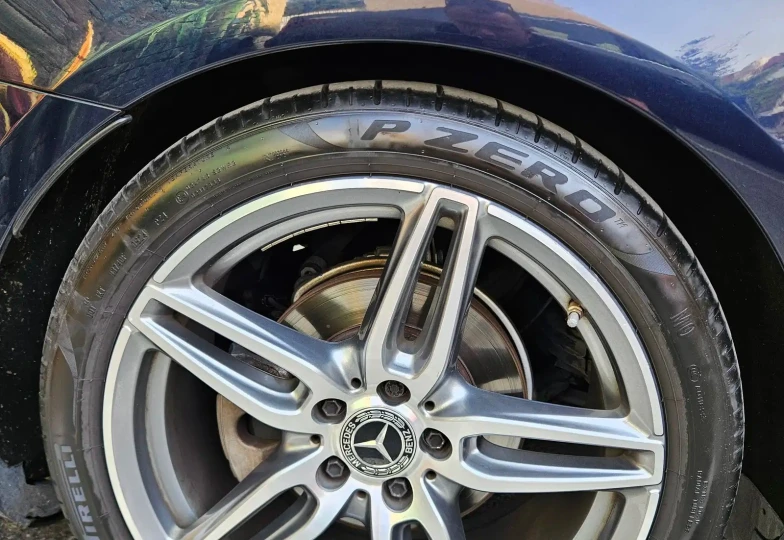 Mercedes E-class Blue