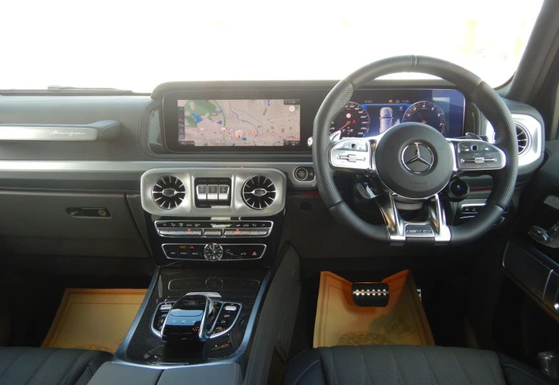 Mercedes G-class Белый