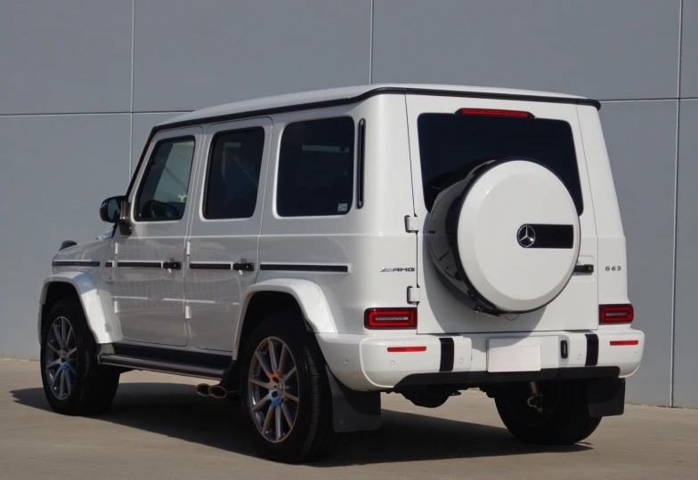Mercedes G-class Белый