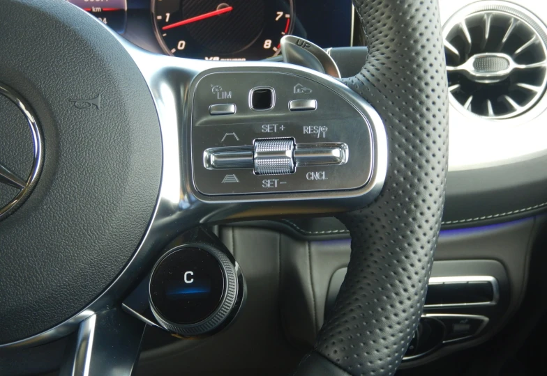 Mercedes G-class Белый