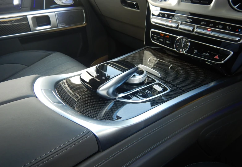 Mercedes G-class Белый