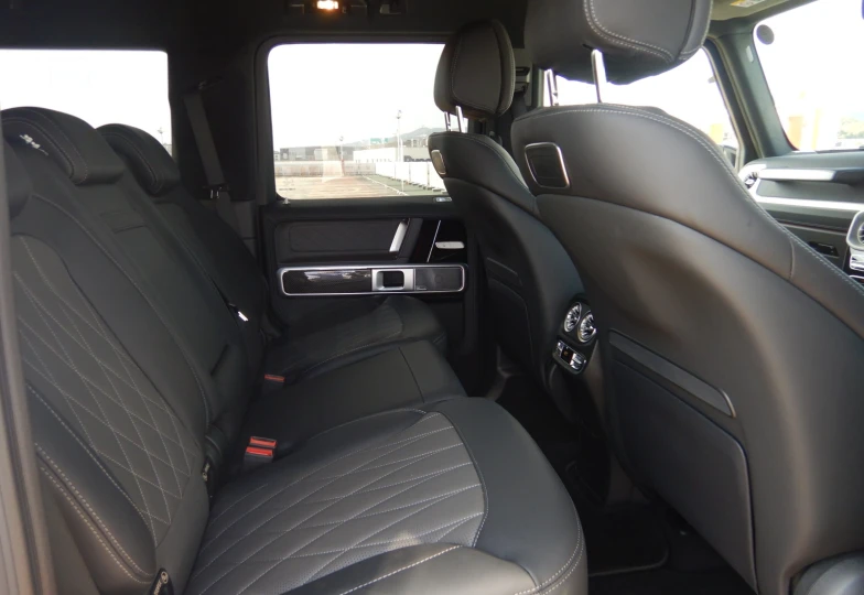 Mercedes G-class Белый