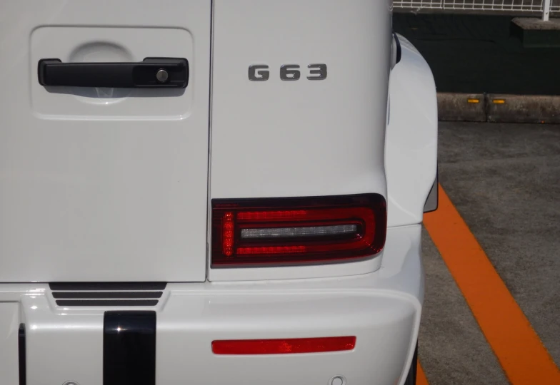 Mercedes G-class Белый