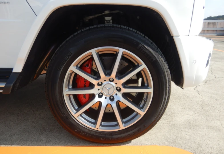 Mercedes G-class Белый