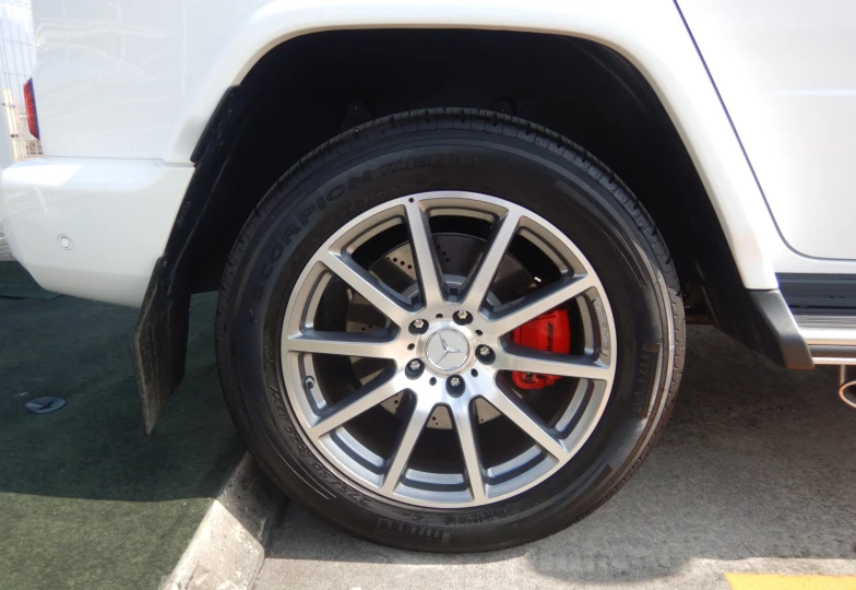 Mercedes G-class Белый