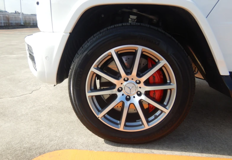 Mercedes G-class Белый