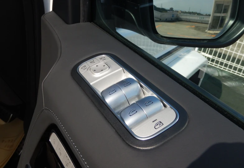 Mercedes G-class Белый