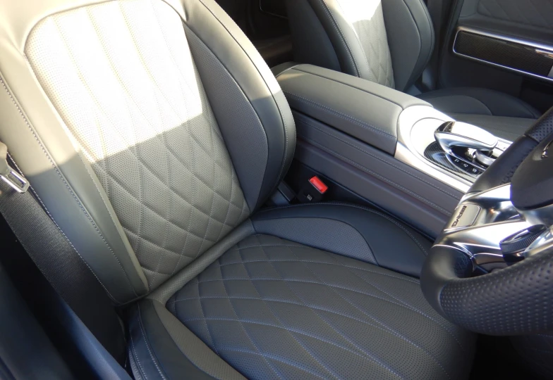 Mercedes G-class Белый