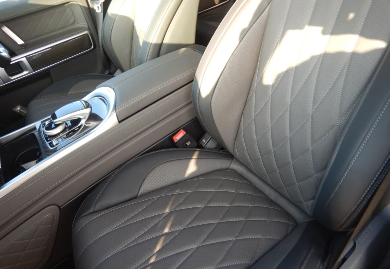 Mercedes G-class Белый