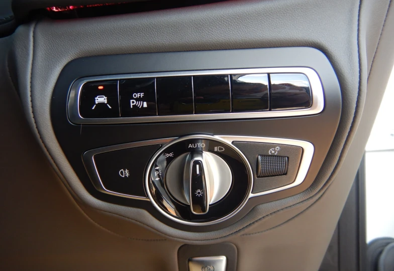 Mercedes G-class Белый