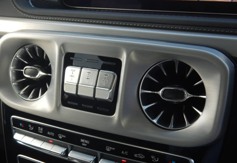 Mercedes G-class Белый