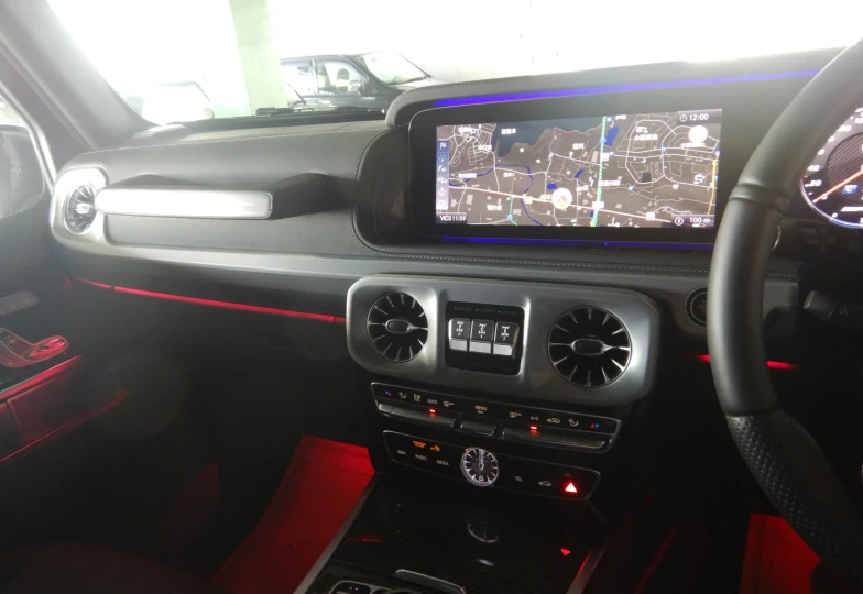 Mercedes G-class Белый