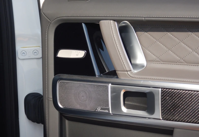 Mercedes G-class Белый