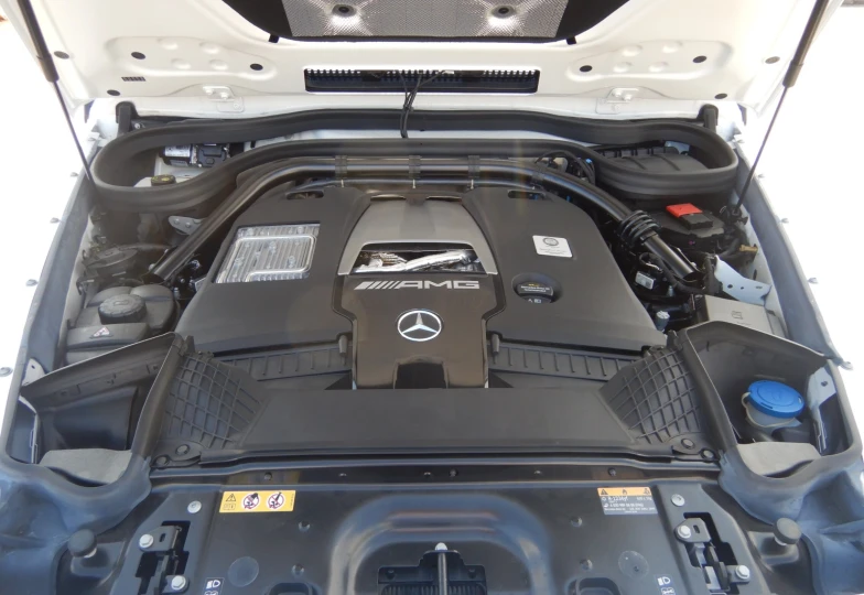 Mercedes G-class Белый