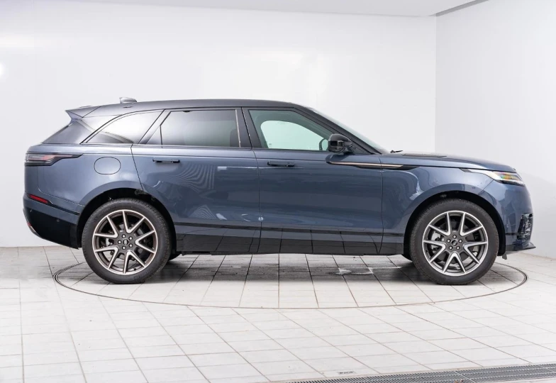 Land Rover Range Rover Velar Blue