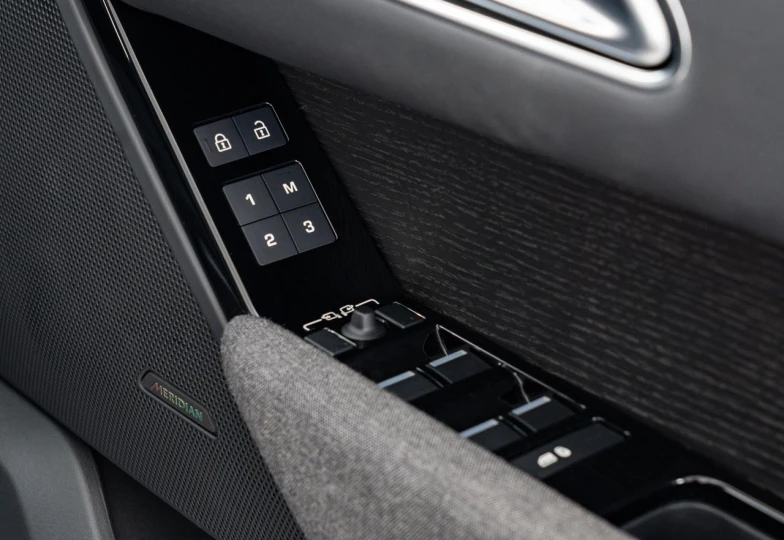 Land Rover Range Rover Velar Blue