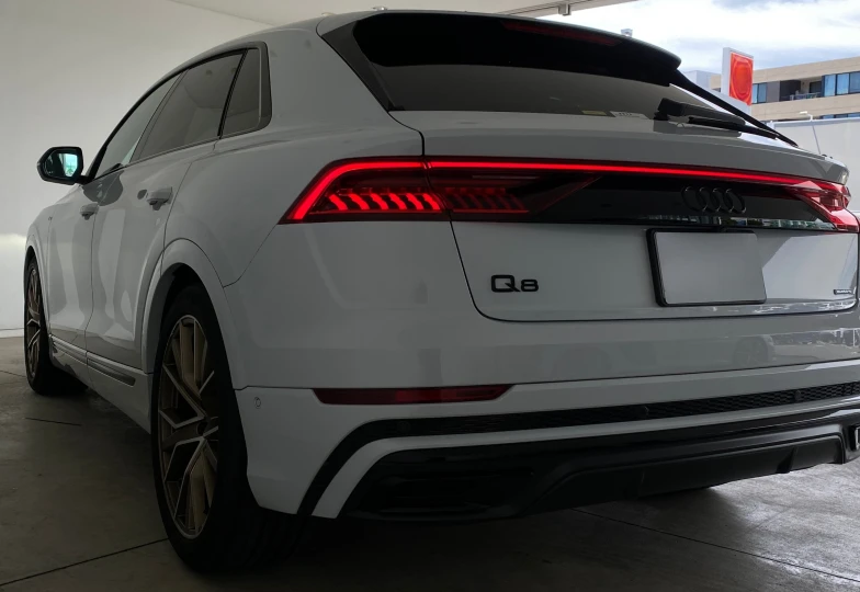 Audi Q8 Белый