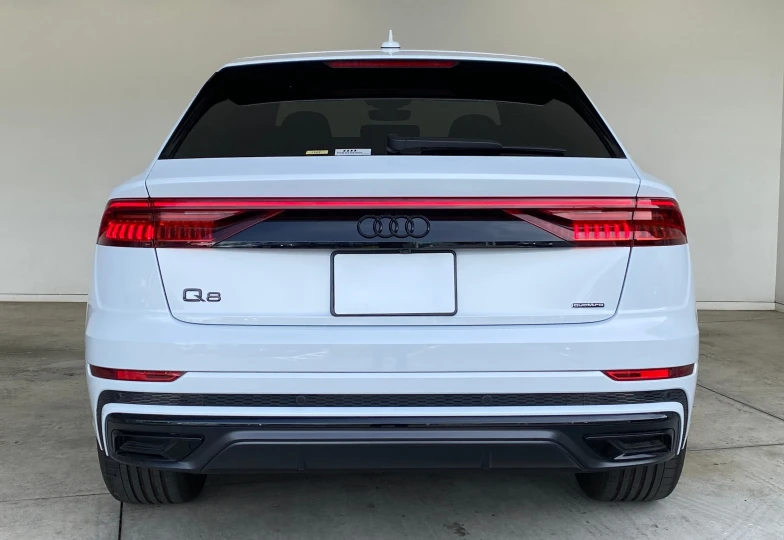 Audi Q8 Белый