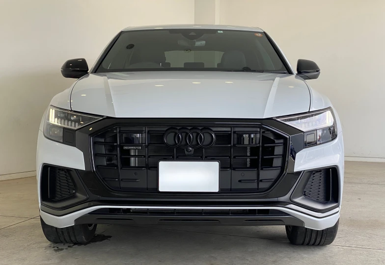 Audi Q8 Белый