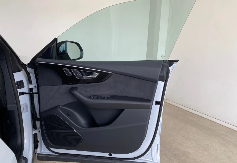 Audi Q8 Белый