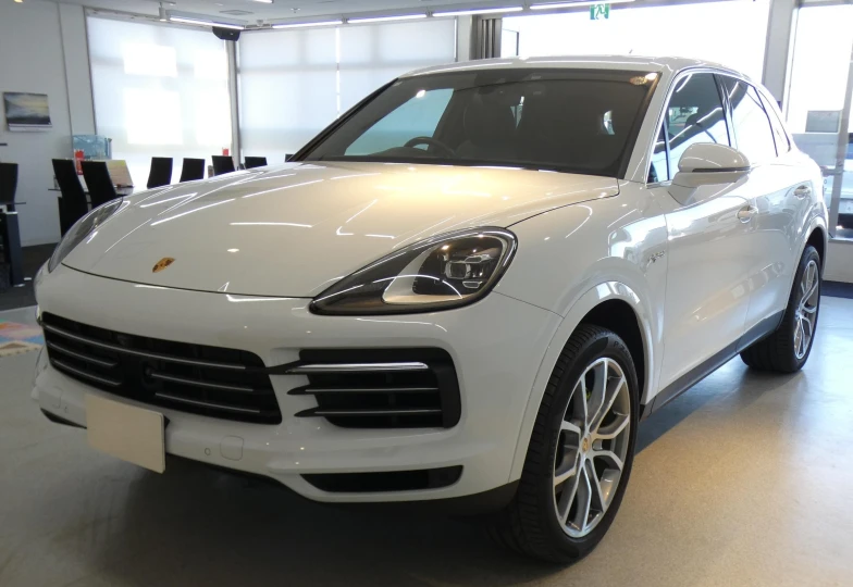 Porsche Cayenne White