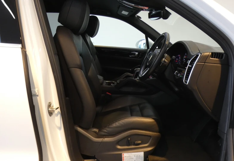 Porsche Cayenne White