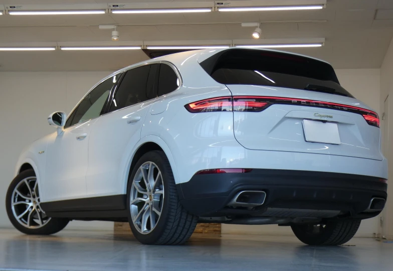 Porsche Cayenne White