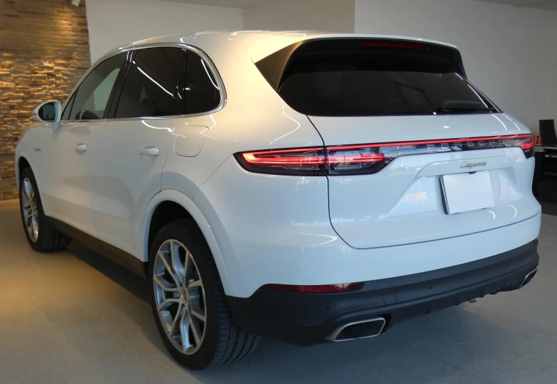 Porsche Cayenne White