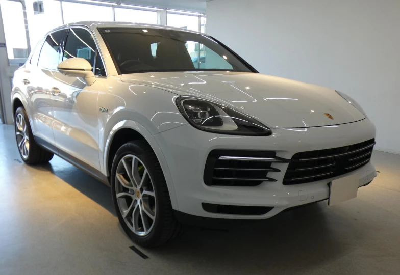 Porsche Cayenne White