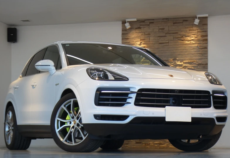 Porsche Cayenne White