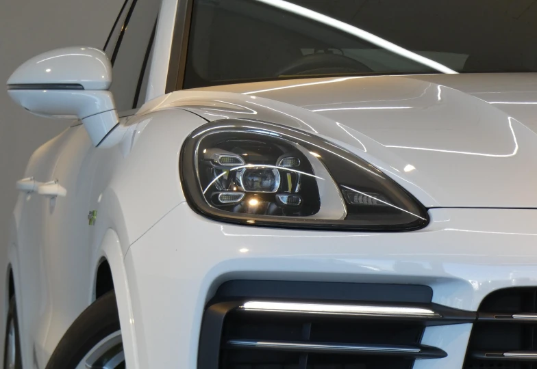 Porsche Cayenne White